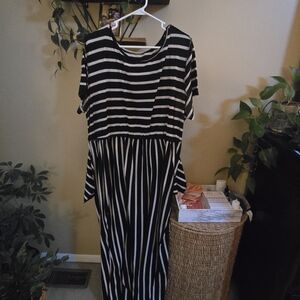 Amazon Essentials Black and White Maxi Dress